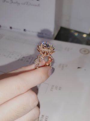 NHẪN HOA MẶT TRỜI VIÊN CHỦ ĐÁ MOISSANITE 10LI